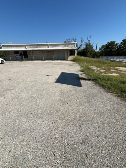 More Photos Of 2237 E Hwy 190, Lampasas Freestanding For Lease