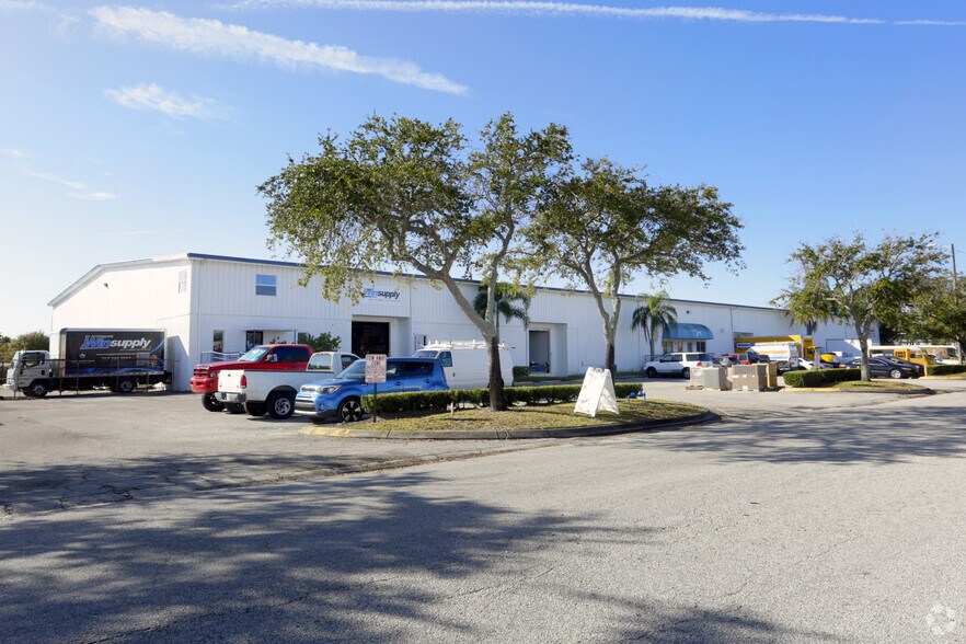 Primary Photo Of 3032-3090 44th Ave N, Saint Petersburg Warehouse For Lease