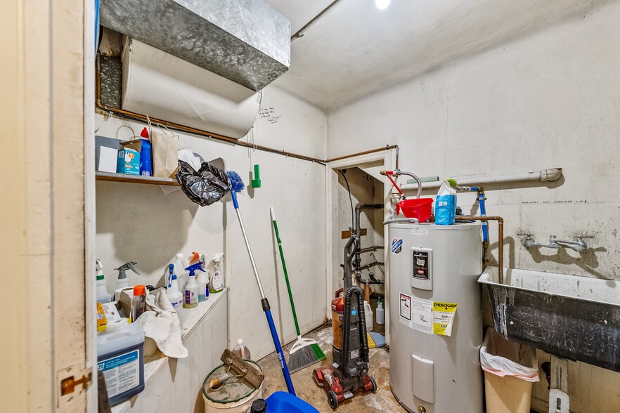 More Photos Of 655 W Umpqua St, Roseburg Radio TVTransmission Facilities For Sale