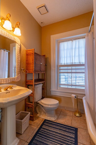 More Photos Of 323 S Main St, Zelienople Office Residential For Lease