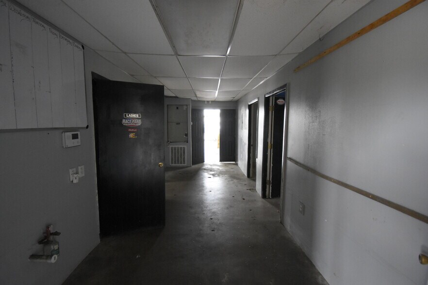 More Photos Of 621 W Main St, La Porte Warehouse For Lease