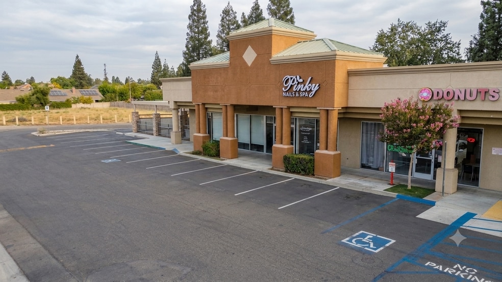 More Photos Of 10063-10085 N Maple Ave, Fresno Unknown For Lease