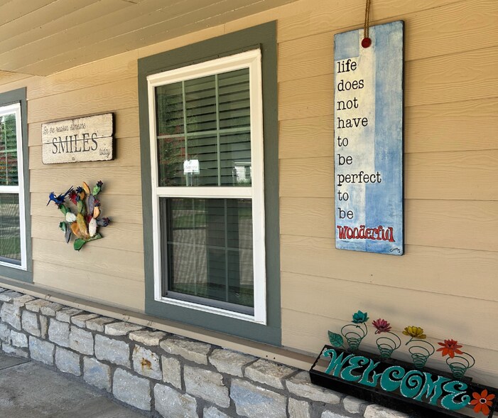 More Photos Of 1031 W Pearl St, Granbury Office Residential For Lease