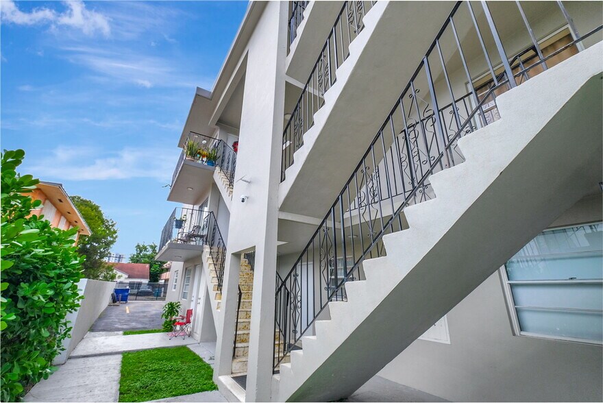 More Photos Of 2014 SW 3rd St, Miami Apartments For Sale