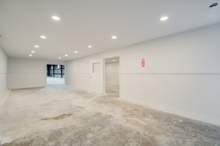 More Photos Of 7002 Bissell Rd, Manvel Manufacturing For Lease