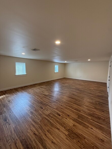 More Photos Of 955 W Main St, Mount Joy Storefront Retail Office For Lease