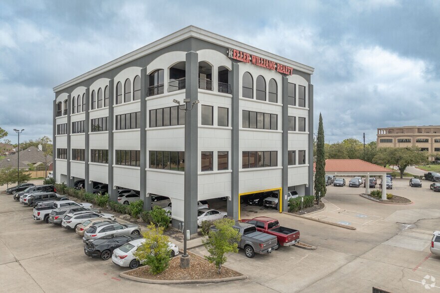 More Photos Of 2734 W Sunrise Blvd, Pearland Office For Lease