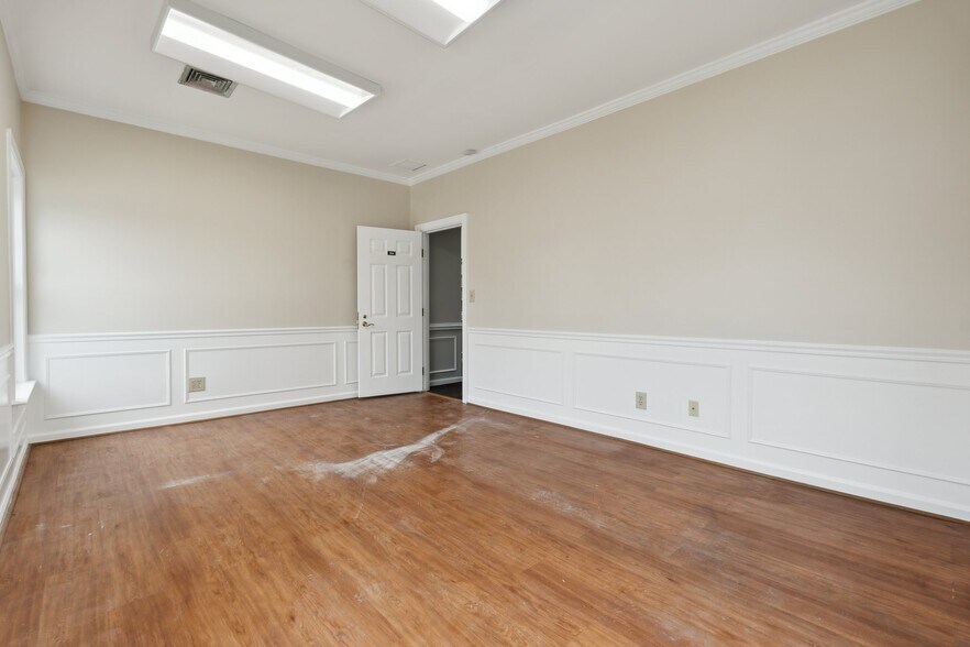 More Photos Of 1680 E Gude Dr, Rockville Office Residential For Lease