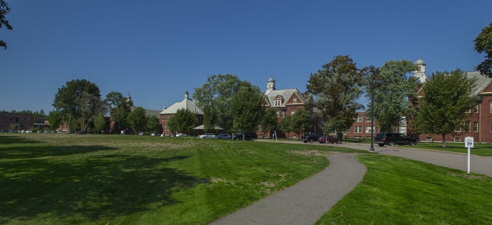 More Photos Of 28 Chestnut St, Foxborough Apartments For Sale