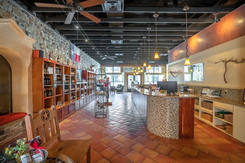 More Photos Of 316 E Wallace St, San Saba General Retail For Sale