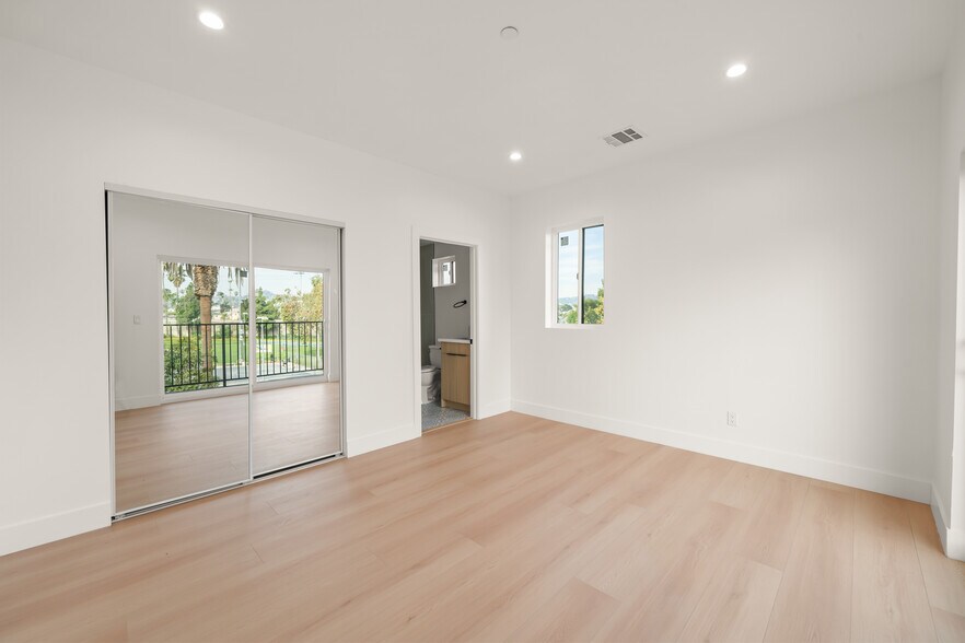 More Photos Of 913 N Hobart Blvd, Los Angeles Apartments For Sale