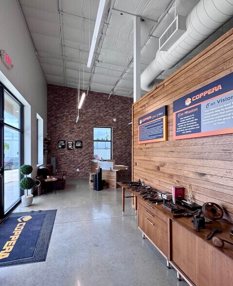 More Photos Of 1009 W 2nd St, Taylor Flex For Sale