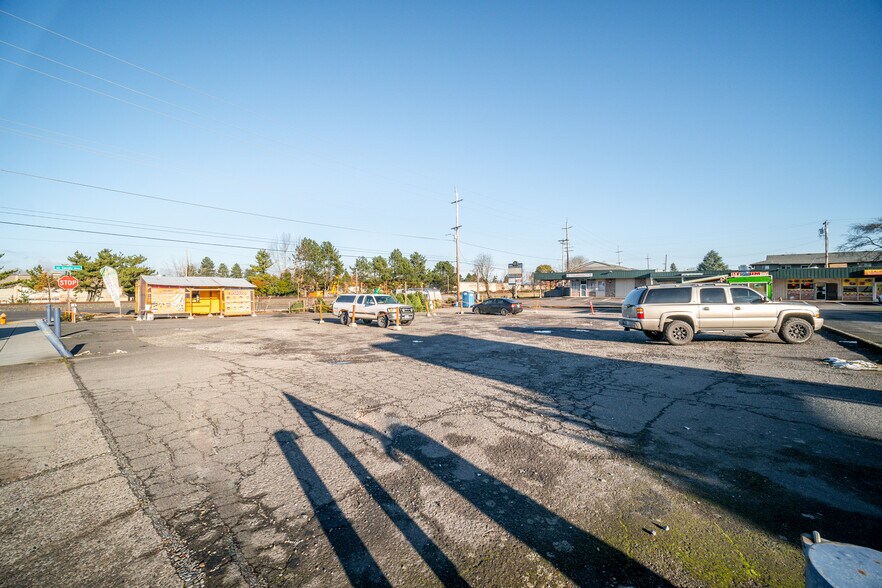 More Photos Of NE Sandy Blvd and 131st Ave, Portland Land For Sale