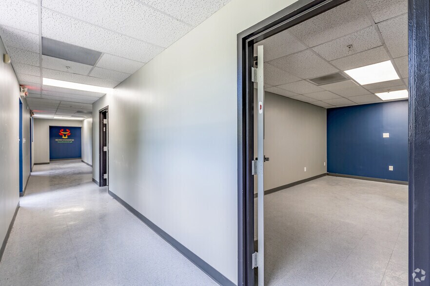 More Photos Of 2401 72nd St N, Saint Petersburg Manufacturing For Sale