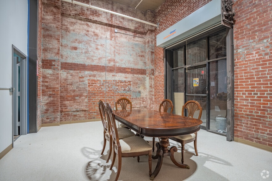 More Photos Of 1 Johnson St, Cartersville Warehouse For Lease