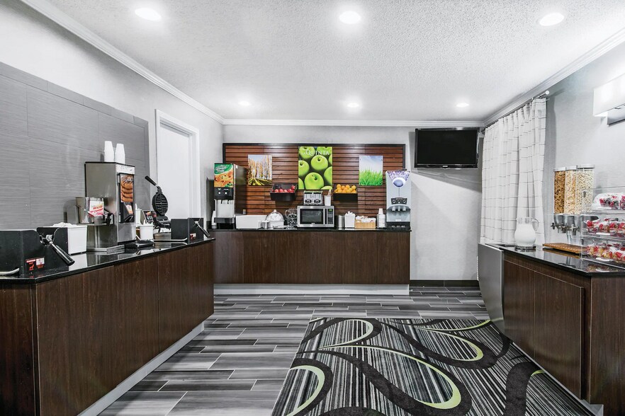 More Photos Of 5215 Interstate 10 E, Baytown Hotel For Sale