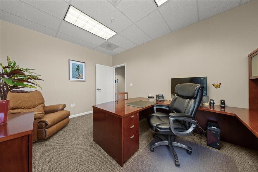 More Photos Of 125 Hangar Way, Watsonville Office For Sale
