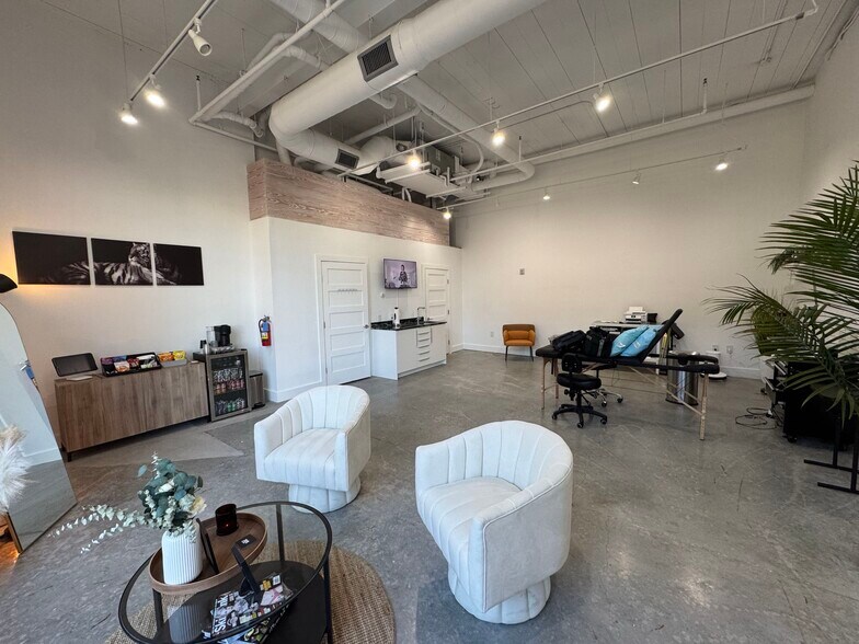 Primary Photo Of 1800 E 4th St, Austin Multifamily For Sale