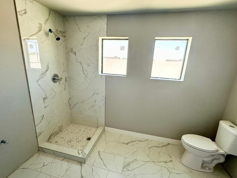 More Photos Of 11830 N 28th Dr, Phoenix Apartments For Sale