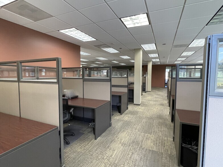 More Photos Of 159 Parrot Ln, Simi Valley Office For Sale