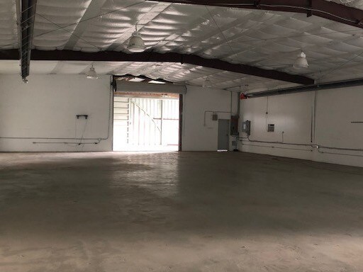 More Photos Of 108 Kellar Rd, Smithville Warehouse For Lease