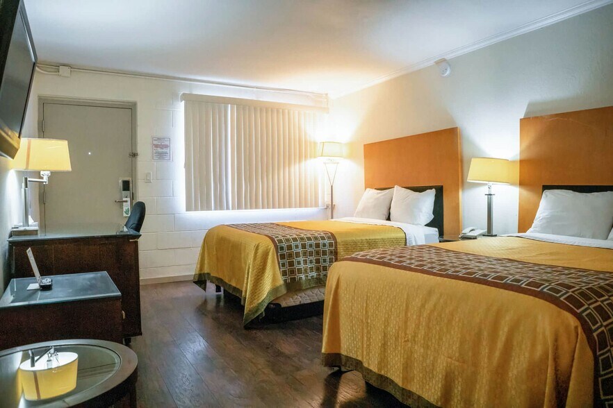 More Photos Of 201 Continental Dr, Junction City Hotel For Sale