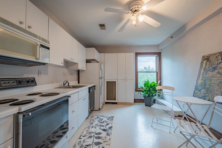 More Photos Of 7505 Saltsburg Rd, Pittsburgh Restaurant For Sale