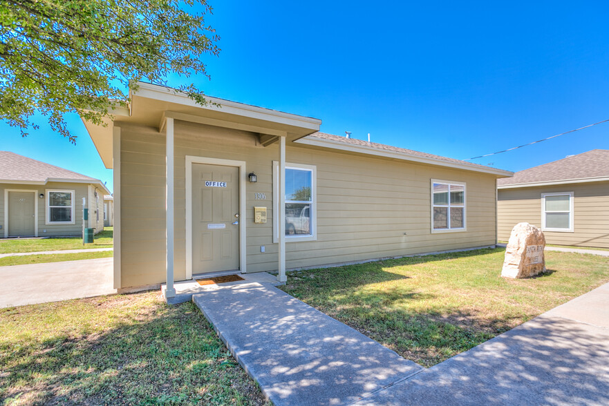 Primary Photo Of 1306 E 12th St, Big Lake Apartments For Sale