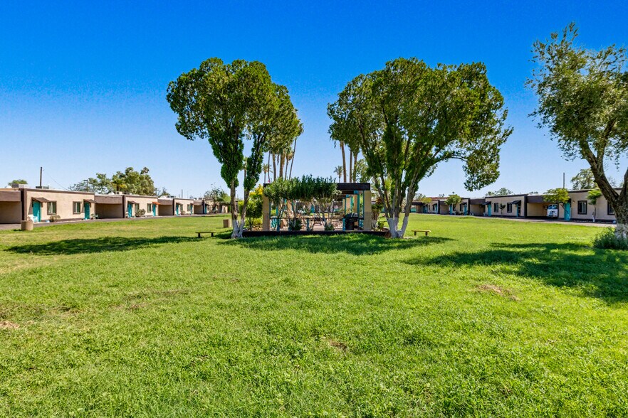 More Photos Of 537 S Country Club Dr, Mesa Hotel For Sale