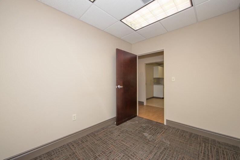 More Photos Of 1807 Huguenot Rd, Midlothian Medical For Lease
