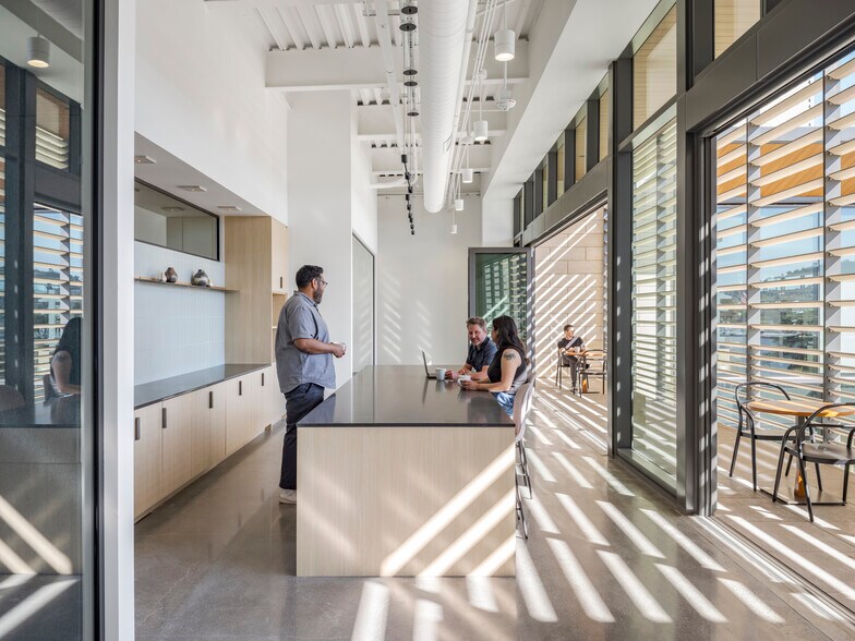 More Photos Of 1091 Industrial Rd, San Carlos Research And Development For Lease