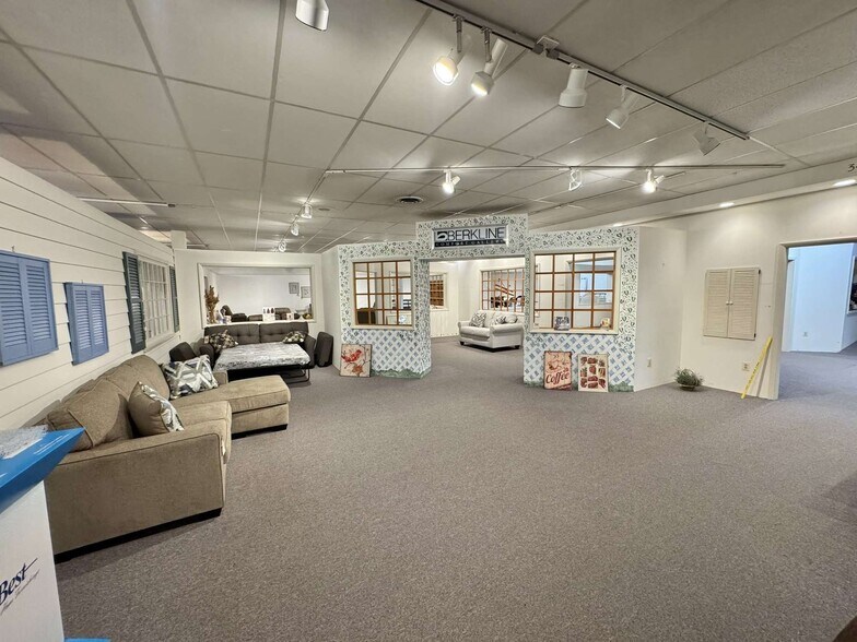 More Photos Of 2121 Pulaski Hwy, Havre De Grace Department Store For Sale