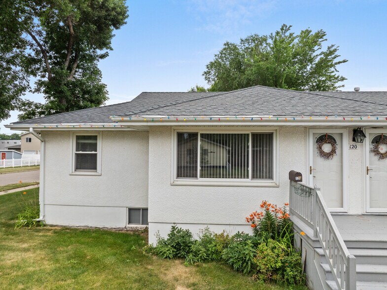 More Photos Of 118 21st St NW, Minot Multifamily For Sale