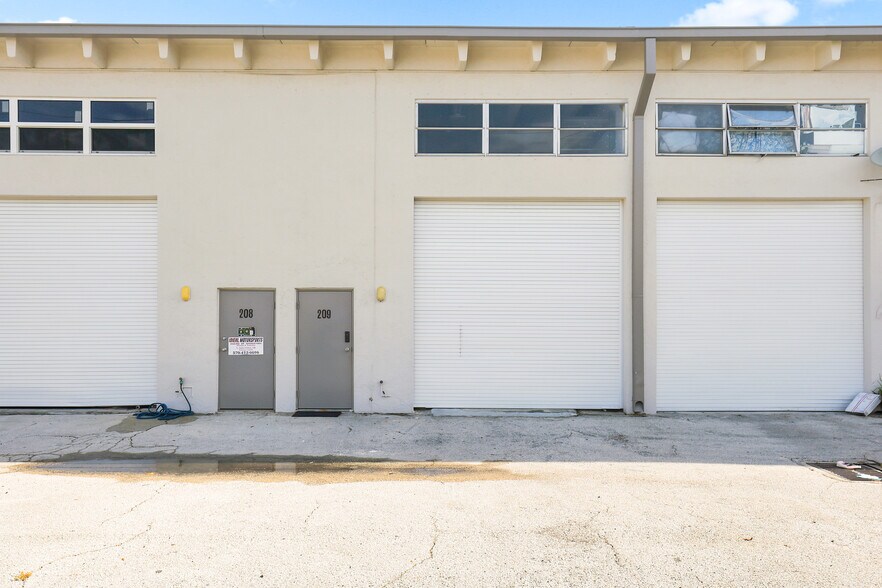 More Photos Of 1209 Gateway Rdg, Lake Park Warehouse For Sale