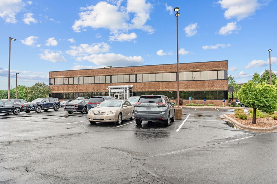 More Photos Of 2775 Blue Water Rd, Eagan Office For Sale