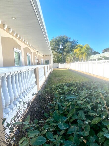 More Photos Of 7855 38th Ave N, Saint Petersburg Medical For Lease