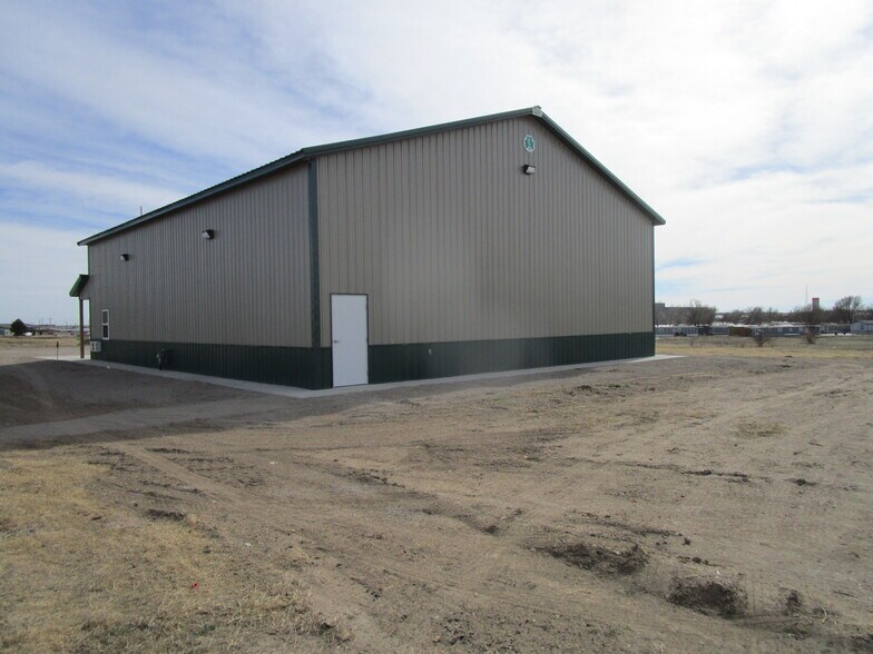 More Photos Of 365 Airlinks Dr, Garden City Industrial For Sale