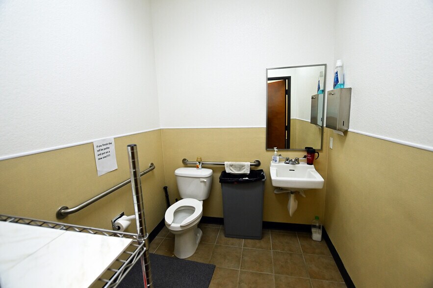 More Photos Of 1802 Industrial Blvd, Colleyville Office For Lease