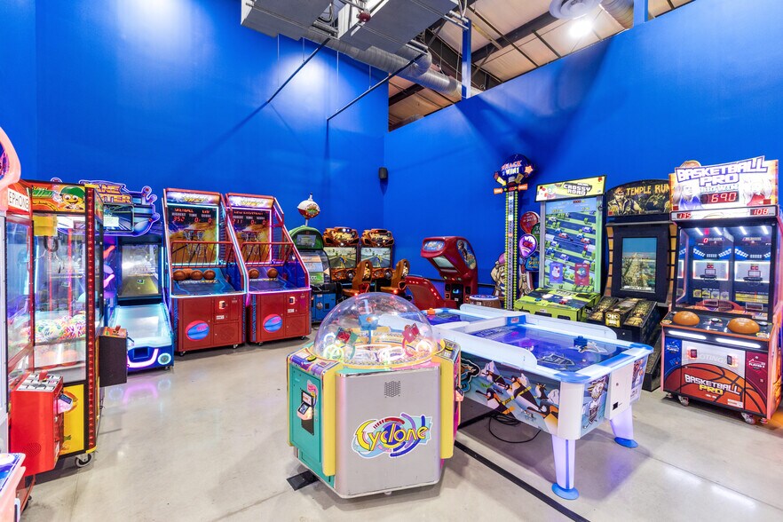 More Photos Of 585 Willow ln, McDonough Sports And Entertainment For Sale