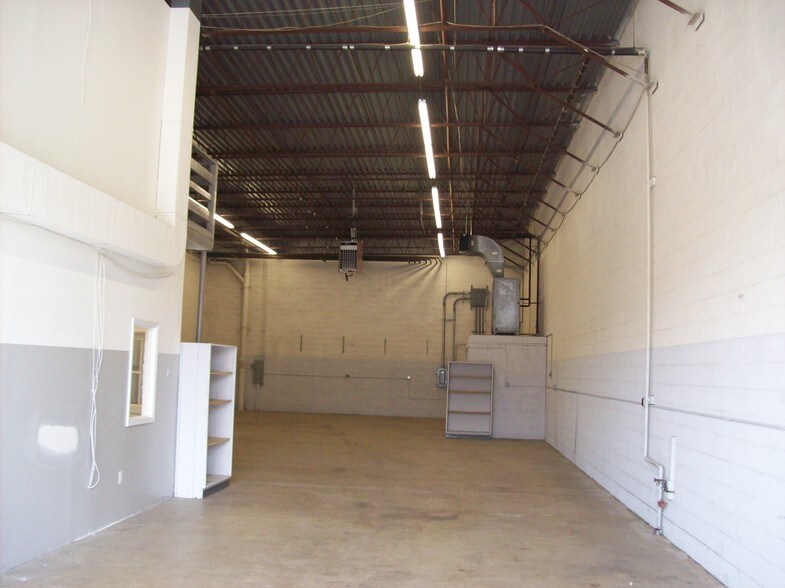 More Photos Of 112 Oakgrove Rd, Dulles Town Center Warehouse For Sale