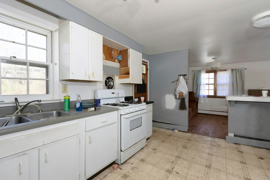 More Photos Of 37 Old Route 9W, New Windsor Township Specialty For Sale