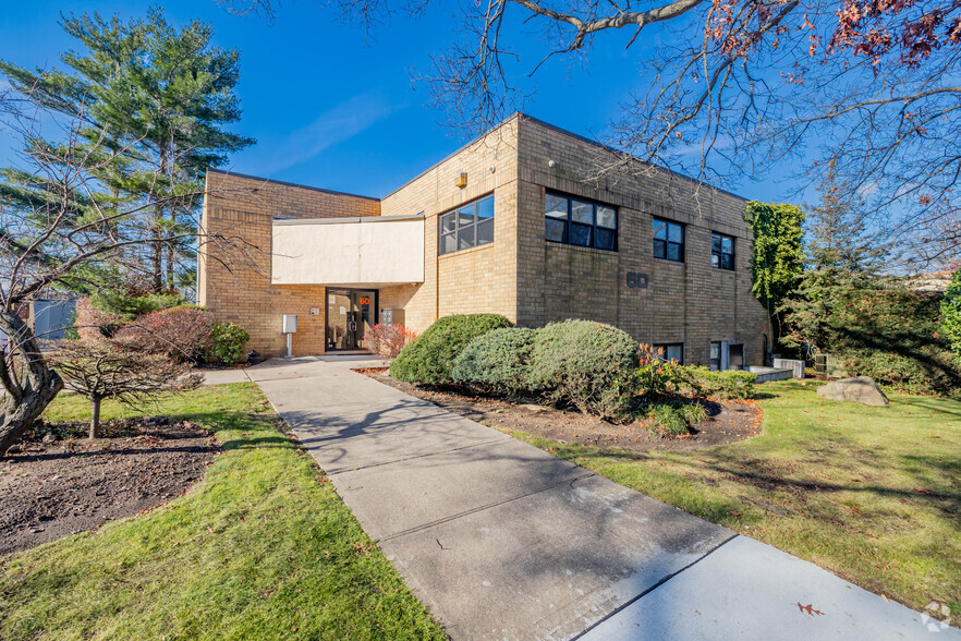 Primary Photo Of 60-64 Oak Dr, Syosset Research And Development For Lease