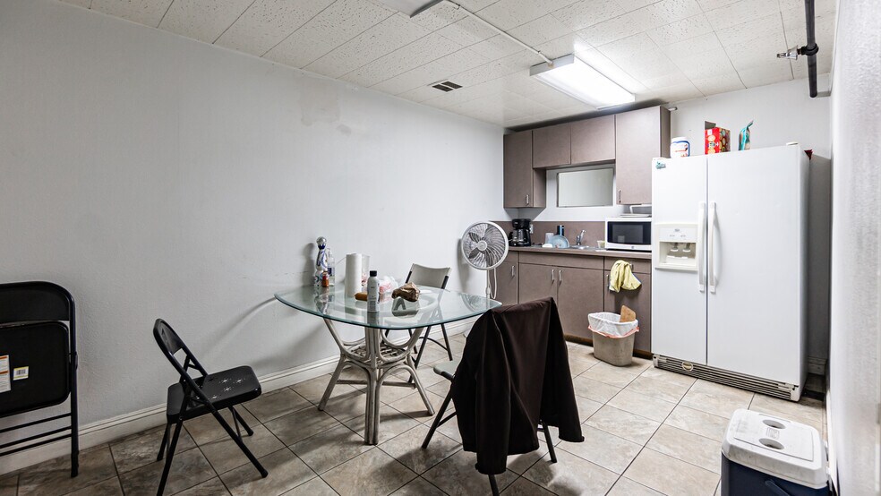 More Photos Of 280 S I St, San Bernardino Warehouse For Lease