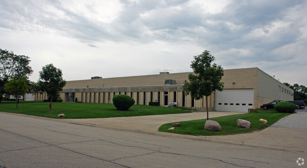 Primary Photo Of 124 Tower Dr, Burr Ridge Warehouse For Lease