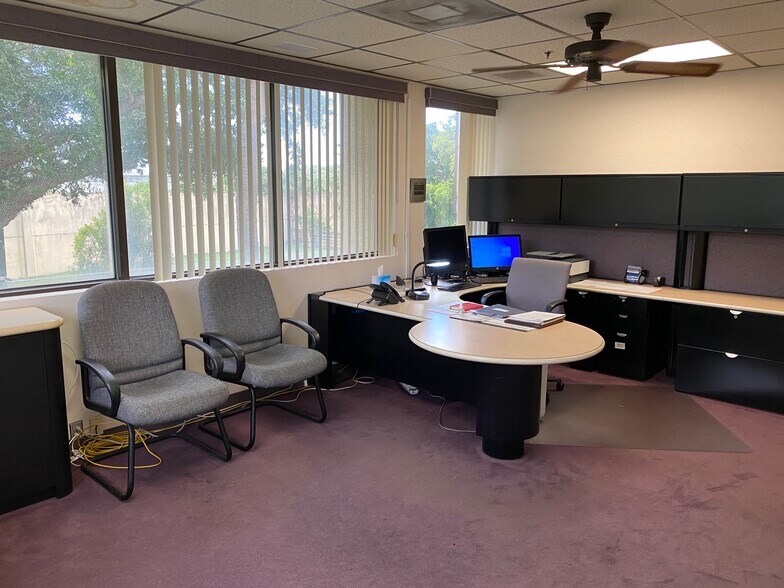 More Photos Of 4119 Blue Heron Blvd W, Riviera Beach Office For Sale