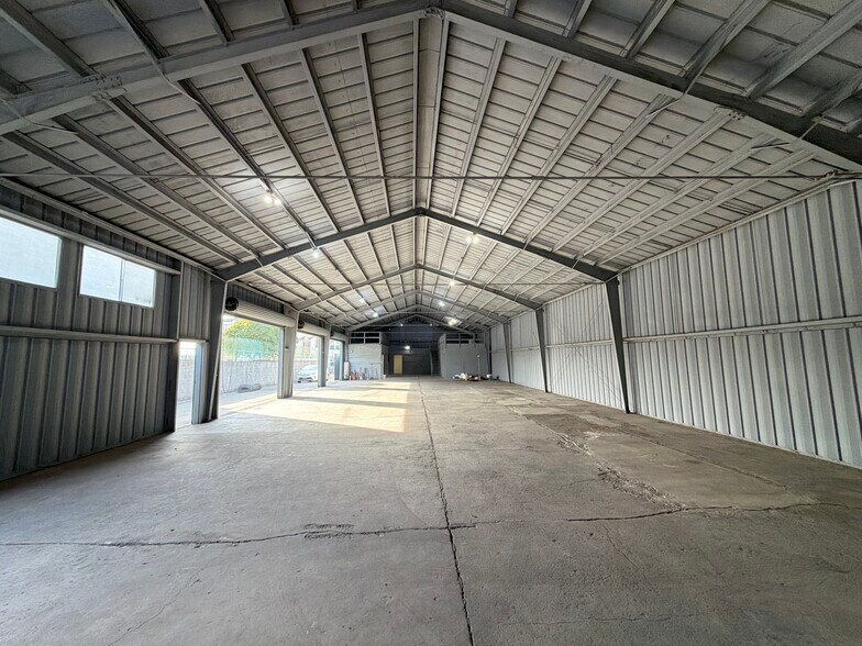 More Photos Of 2544 Chico Ave, South El Monte Manufacturing For Lease