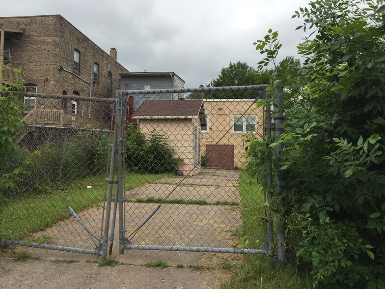 More Photos Of 2224 W 3rd St, Duluth Storefront Retail Office For Sale