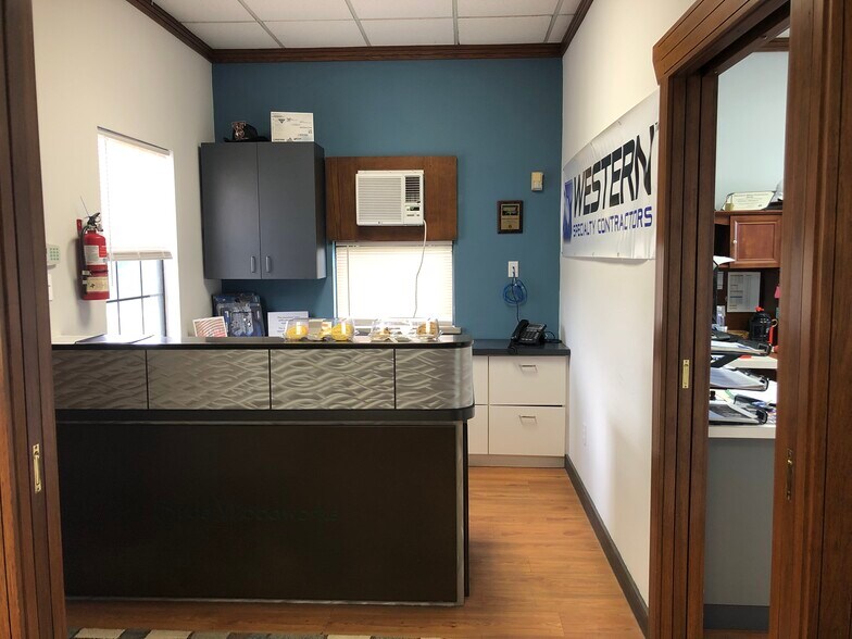 More Photos Of 602 S Loop 4, Buda Warehouse For Lease