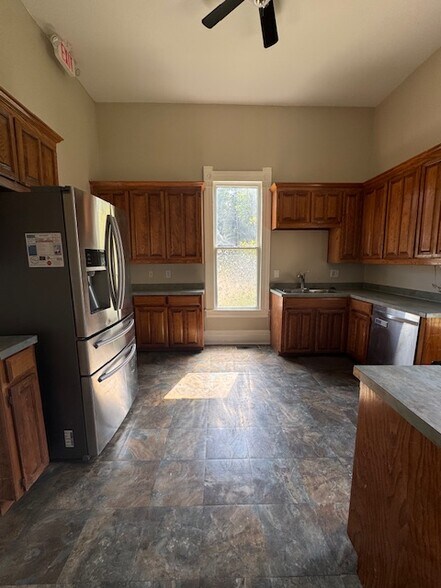 More Photos Of 612 S Rogers St, Waxahachie Office For Sale