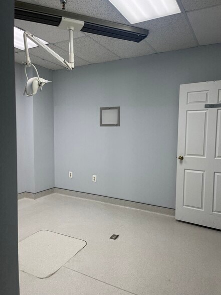 More Photos Of 13934 Baltimore Ave, Laurel Medical For Sale